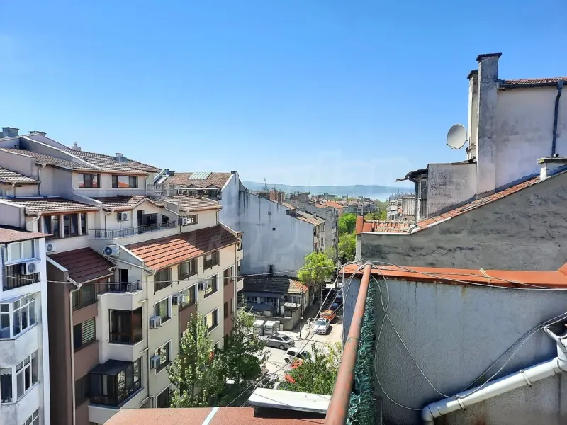 Luxury Energy-Efficient Penthouse in Burgas' Vazrazhdane - Image 1