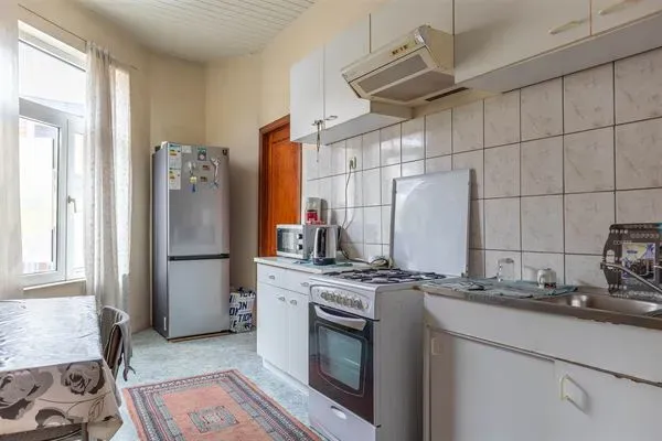 Spacious 4-Bedroom Duplex Apartment in Schaarbeek’s Botanique District - Image 1