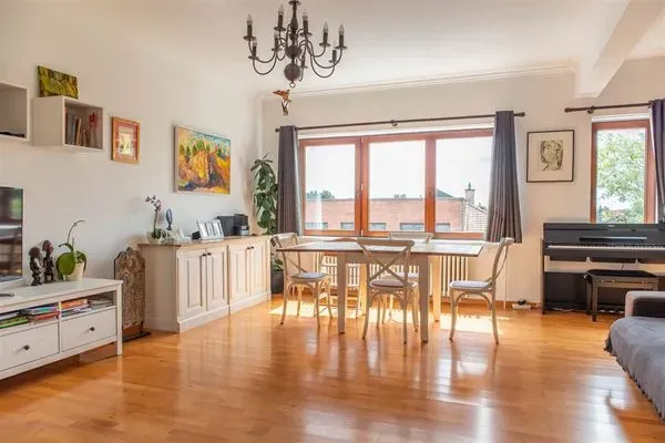 Bright Duplex Penthouse with Terrace in Green Ukkel, 3 Bedrooms - Image 4