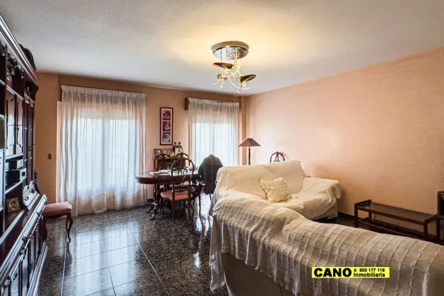 Spacious 5 Bedroom Villa with Solar & Private Sunroom for Sale - Image 1