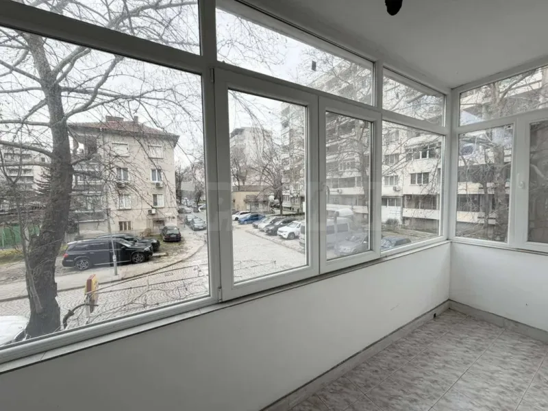 Spacious 3-Bedroom Apartment in Plovdiv's Kurchuk Paris - Image 2