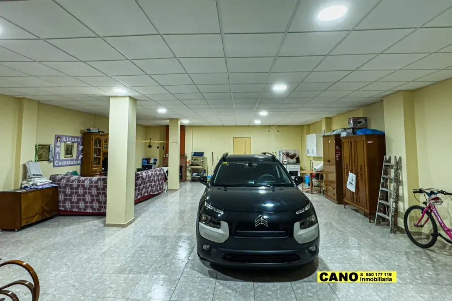 Spacious 5 Bedroom Villa with Solar & Private Sunroom for Sale - Image 4