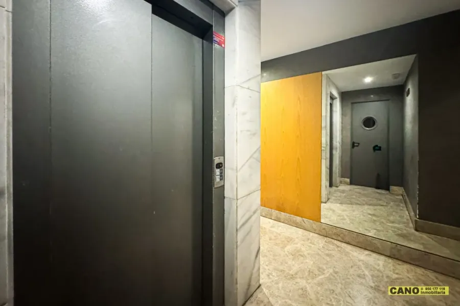 Spacious 2-Bedroom Apartment with Elevator in Almería, Spain - Image 4