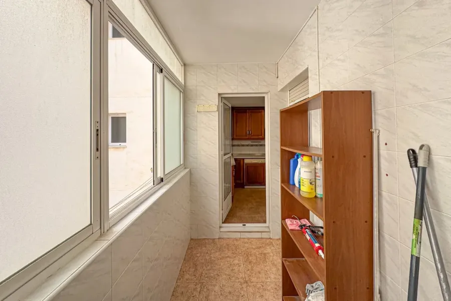 Spacious 3-Bedroom Apartment in Almería Capital with South-East Exposure - Image 4