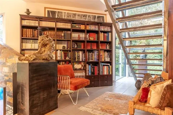 Spacious Architect-Designed House with Private Garden in Ukkel - Image 3