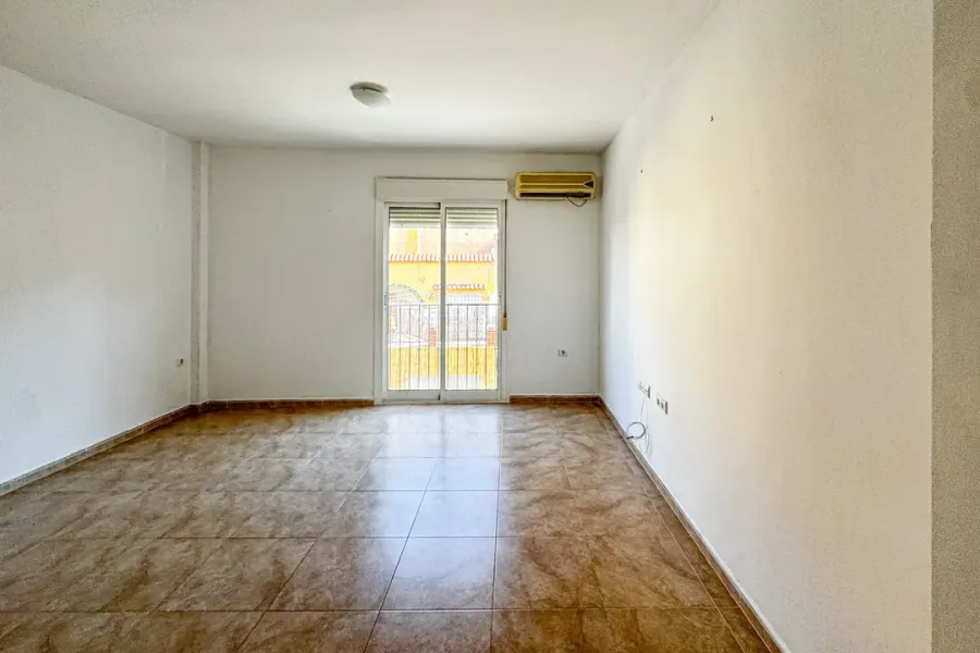 Spacious 3-Bedroom Apartment with Garage and Elevator in Viator - Image 4
