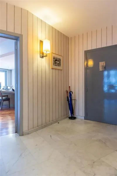 Spacious 3-Bedroom Apartment with Parking in Winston Churchill, Ukkel - Image 3