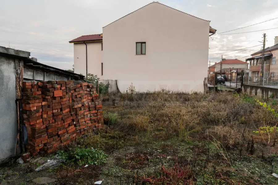 Spacious House with Extra Level & Garden in Bulgaria - Image 3