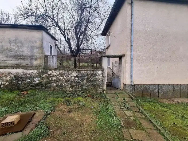 Spacious House with Former Shop in Peaceful Melnitsa Village - Image 1