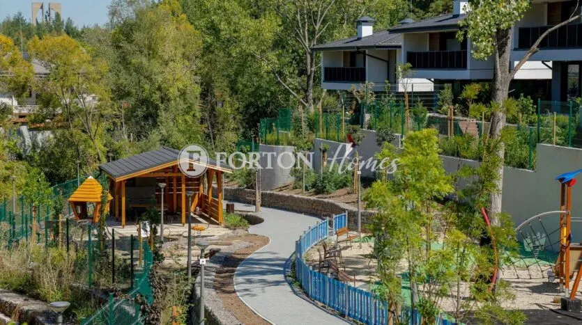 Spacious Pine Forest Home in Sofia's Prestigious Kambanite Residential Park. - Image 5