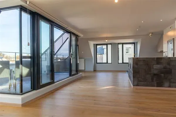Spectacular High-End Penthouse with Terrace and Two Parking Spaces - Image 4