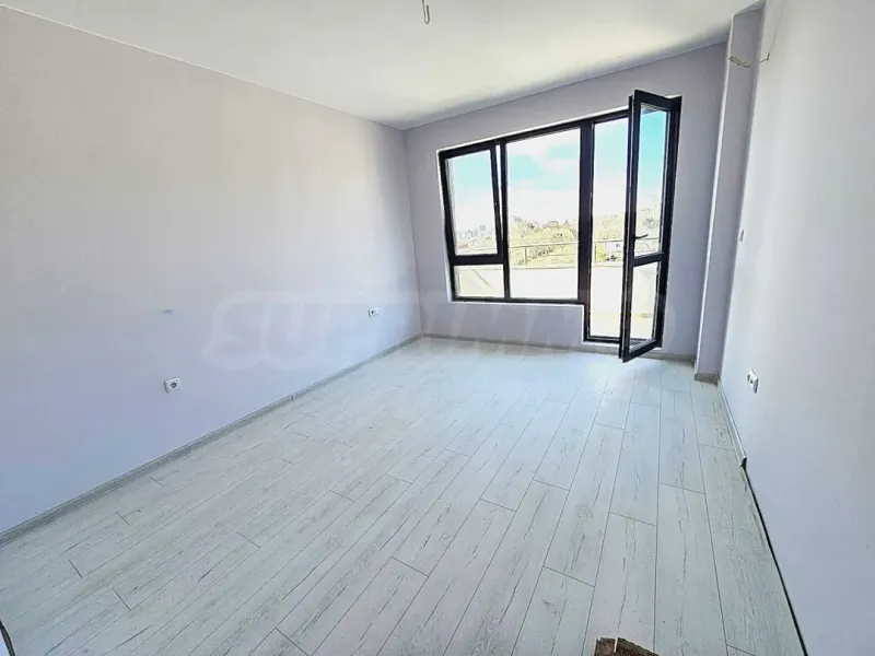Spacious Varna Apartment with Panoramic Sea Views - Image 1