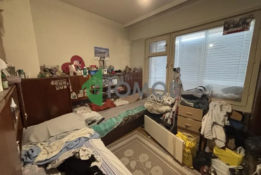 Spacious Three-Bedroom Apartment with Retail Space in Stara Zagora - Image 1