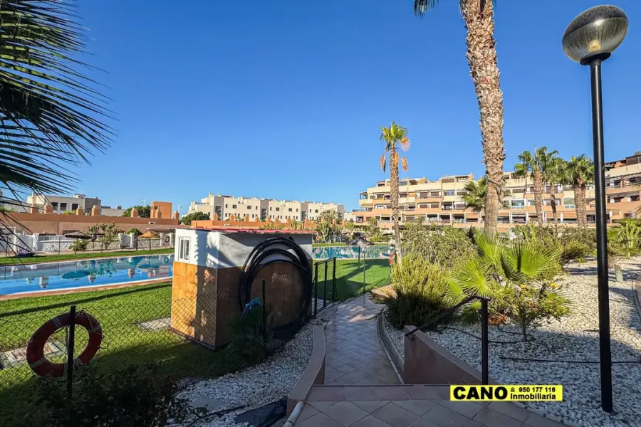 Spacious 2-Bedroom Apartment with Pool in Toyo, Almería - Image 4