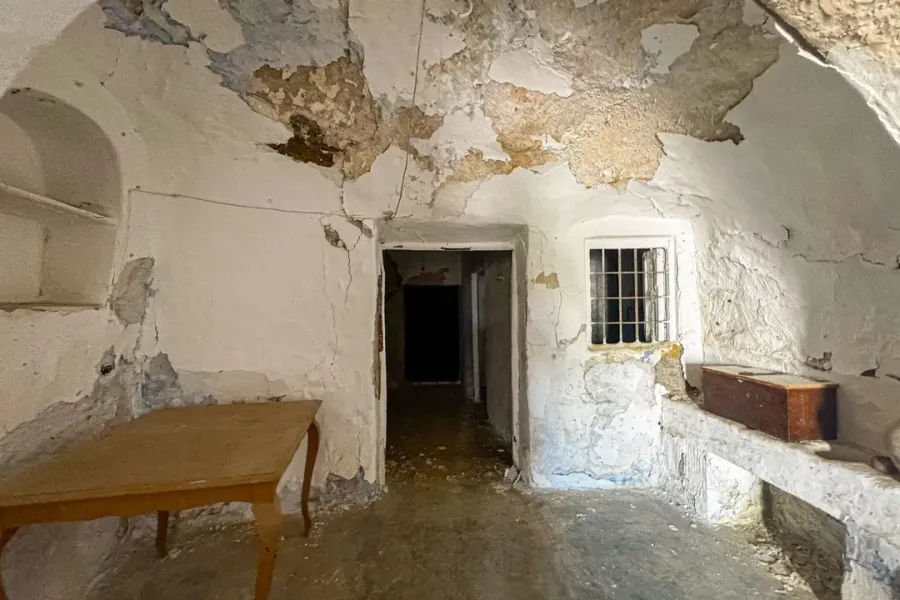 Unique Cave House in Viator – 9 Bedrooms, Great Potential - Image 4