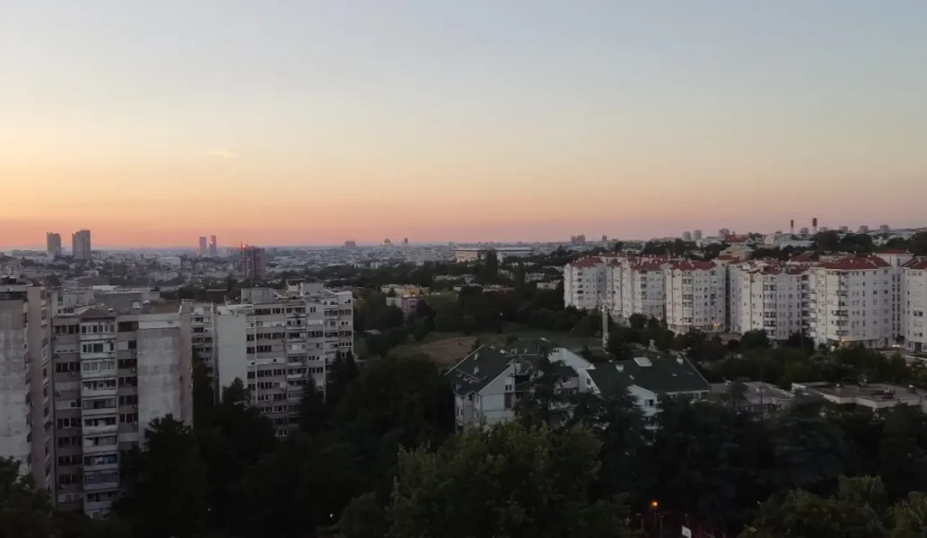 Spacious 3-Bedroom Apartment with City Views in Voždovac - Image 2