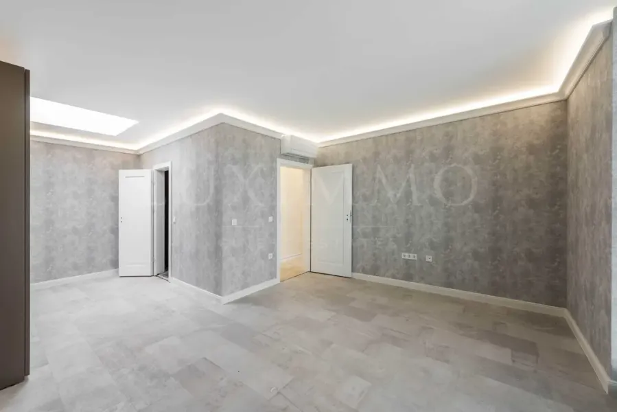 Spacious 4-Bed Apartment in Varna's "Chaika" District - Image 1