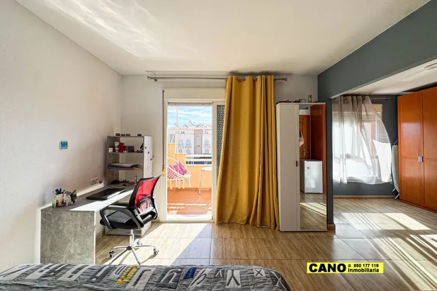Spacious 4-Bedroom Triplex Apartment in El Ejido, Spain - Image 2