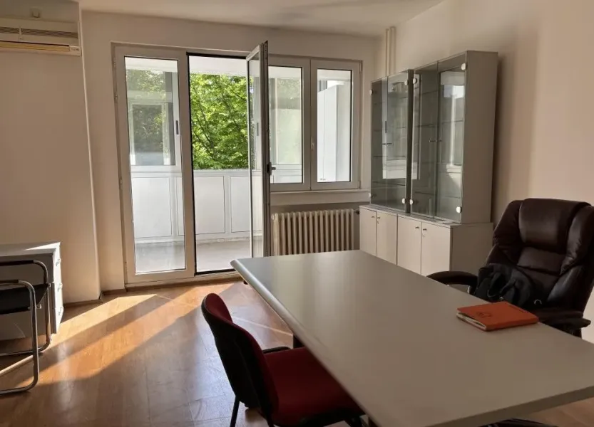 Spacious 3-Bedroom Apartment for Rent on Belgrade's Karađorjev Square - Image 1