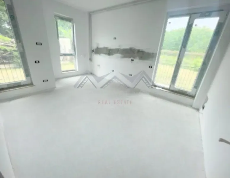 Spacious 2-Bedroom Apartment with Private Courtyard in Otopeni - Image 5