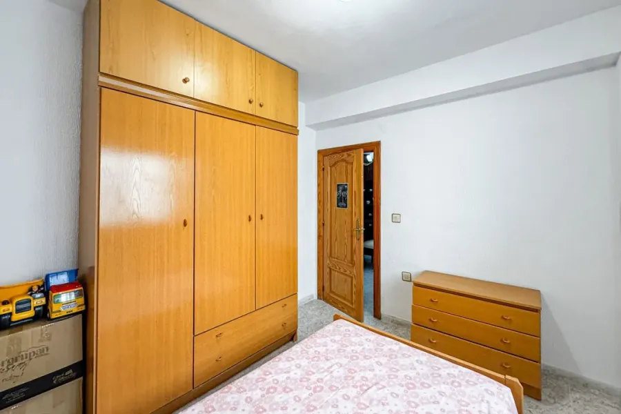 Spacious Apartment with Terrace and Garage in Almería, Spain - Image 2