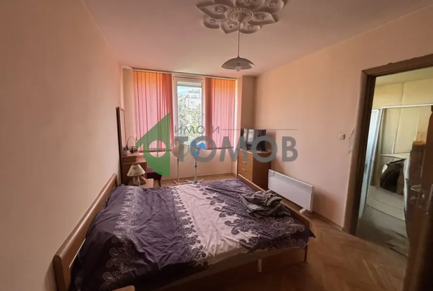 Spacious 3-Bedroom Apartment with Box in Stara Zagora - Image 3