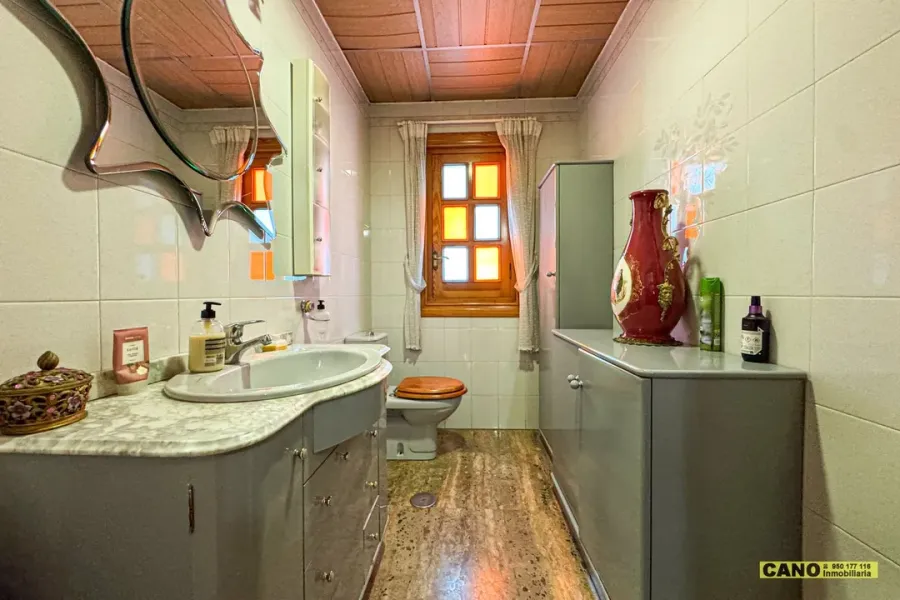 Spectacular Almería Chalet with Pool, Basement & Land Opportunity - Image 4
