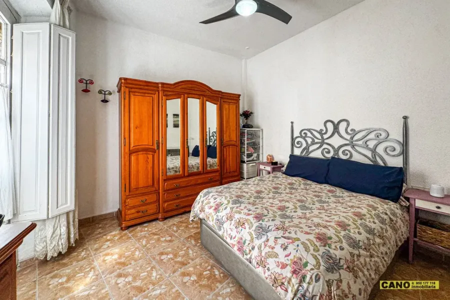 Spacious 5-Bedroom House in Almería with Stunning Terrace &amp; Dual Access - Image 3