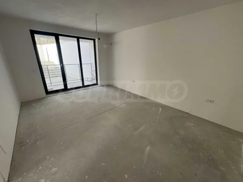 Spacious 3-Bedroom Apartment in Varna Complex - Image 4