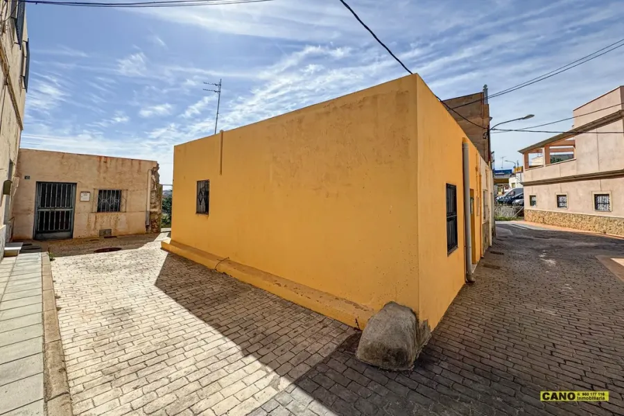 Spacious 3-Bedroom House with Land in Huércal de Almería Spain - Image 4