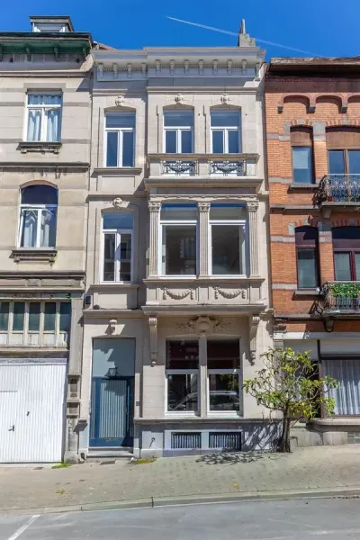 Stunning Maison de Maître with Five Bedrooms and Versatile Layout - Image 2