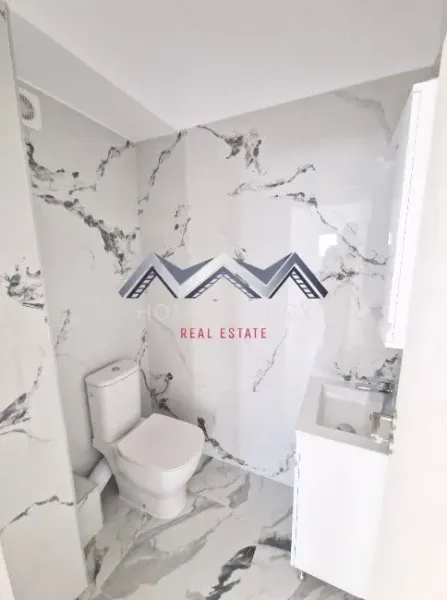 Spacious 3-Bedroom Apartment in Central Otopeni for Sale - Image 1