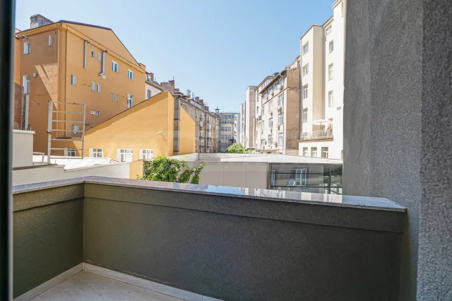 Luxury Designer Apartment on Soborna Blvd - Image 1
