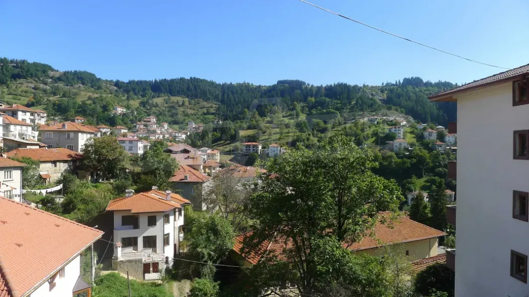 Spacious 1-Bedroom Apartment with Stunning Mountain Views Near Pamporovo and Smolyan. - Image 4