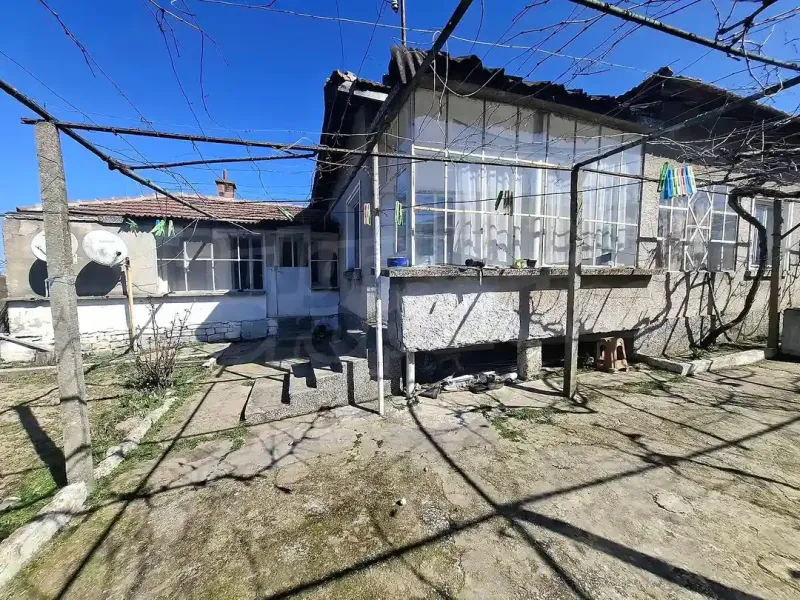 Spacious House with Garden, Well &amp; Building Near Elhovo - Image 2