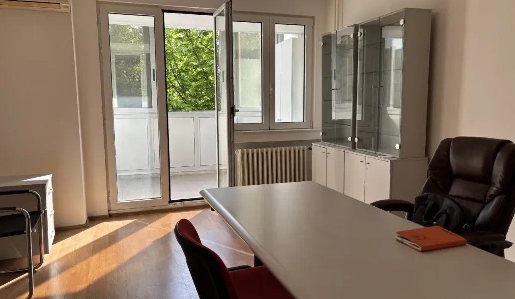 Spacious 3 Bedroom Apartment for Sale – Belgrade’s Karađorjev Square - Image 4