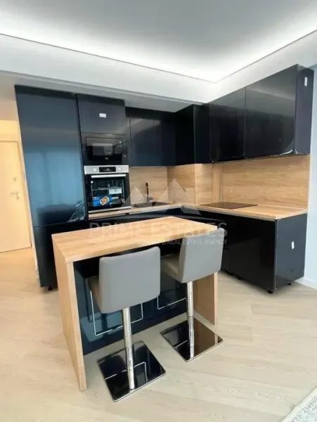 Spacious Fully Furnished 2-Bedroom Apartment with Parking - Cortina North - Image 4