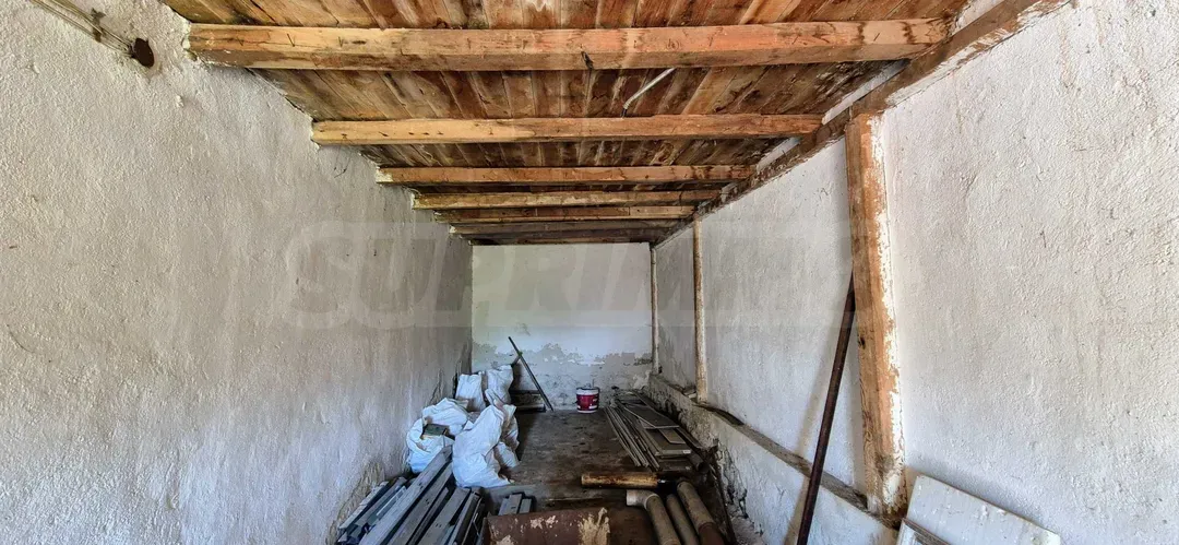 Charming House with Potential in Picturesque Harsovo Village - Image 1