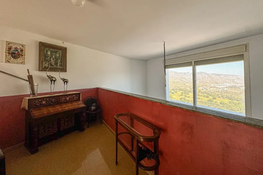 Spacious Chalet with Pool &amp; Stunning Valley &amp; Sea Views - Image 3