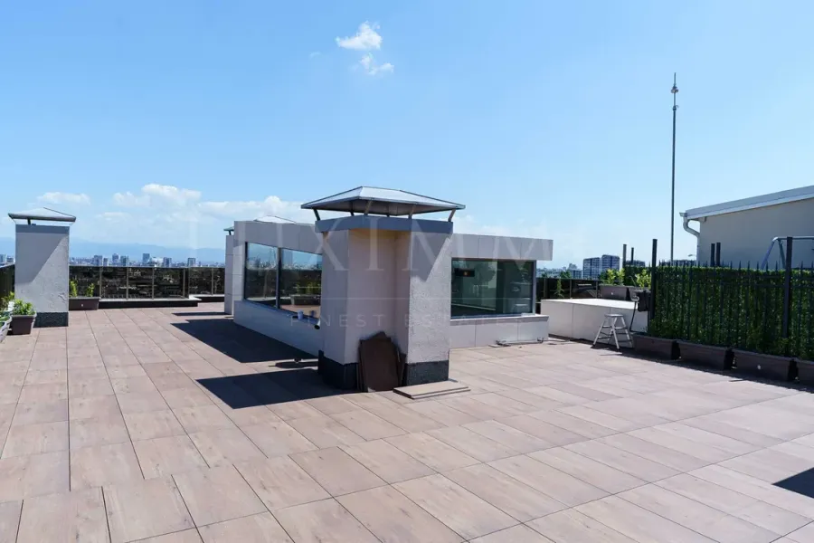 Luxury Maisonette with Mountain Views &amp; Two Parking Spaces - Image 4