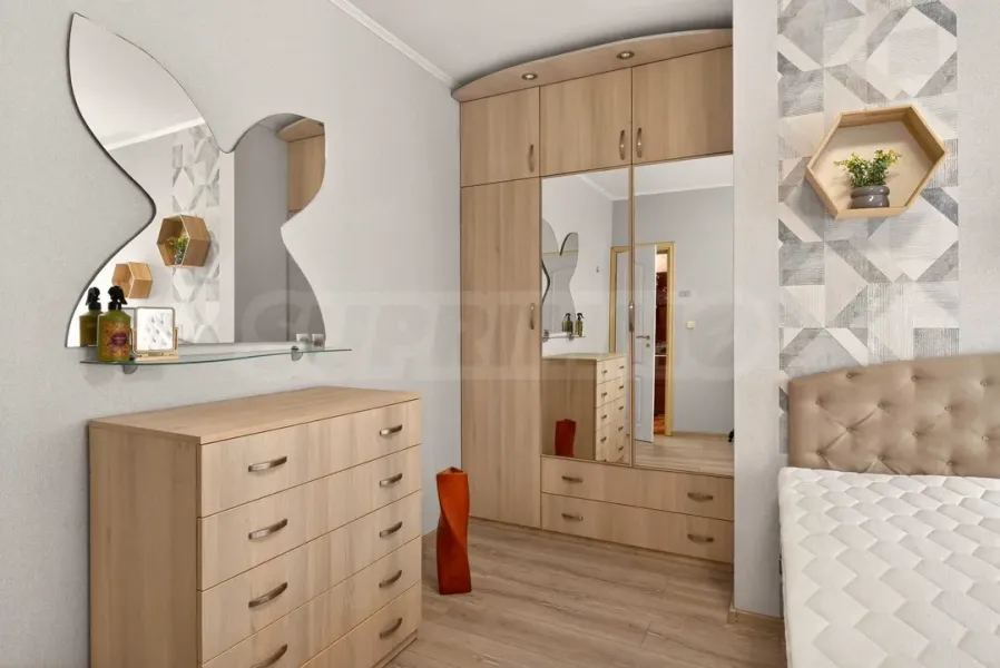 Spacious Fully Furnished Apartment in Varna's "Zimno Kino Trakia" - Image 5