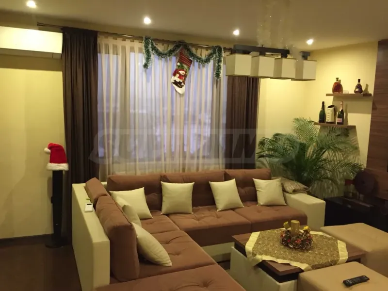 Spacious, Fully Furnished 4-Bedroom Apartment in Vidin - Image 1