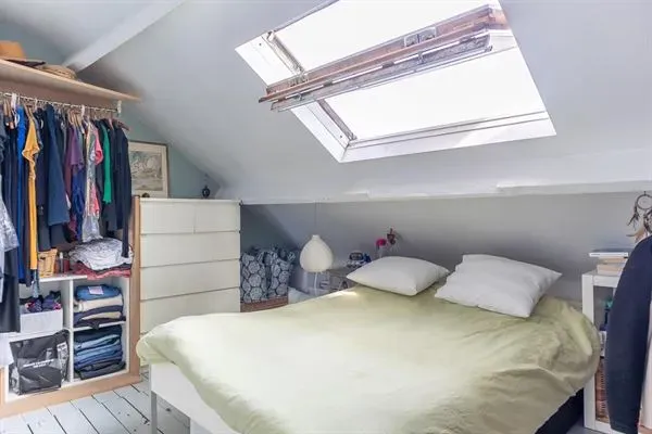 Charming Island House in Ukkel: Two Bedrooms, Terrace, and Quiet Life - Image 2