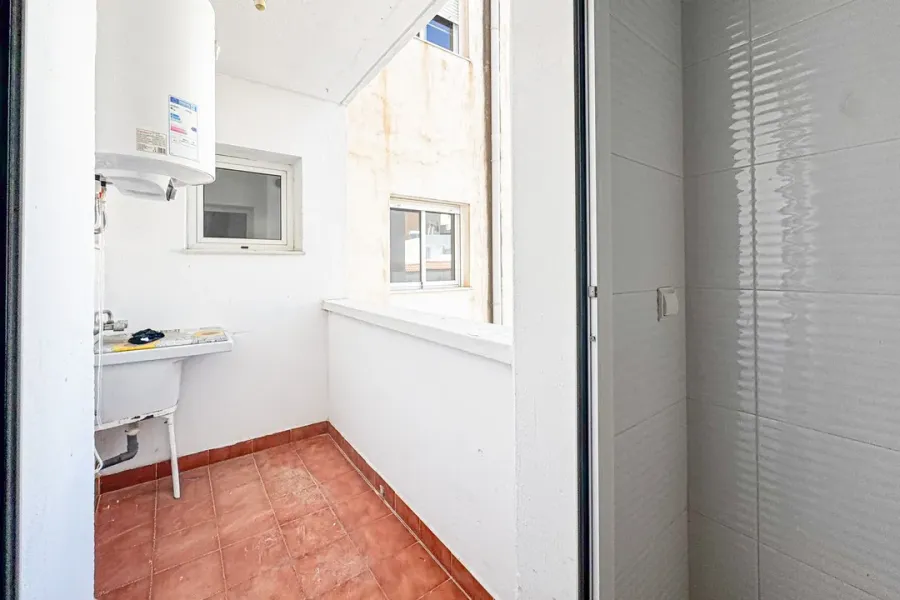 Spacious 3-Bedroom Apartment with Garage and Elevator in Viator - Image 2