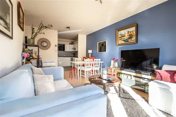 Bright 1-Bedroom Apartment with Terrace in Anderlecht, Westland Area - Image 3