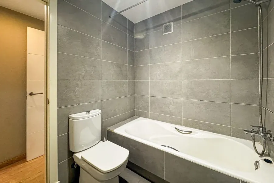 Spacious 3-Bedroom Apartment with Garage in Sunny Villablanca Resort - Image 2