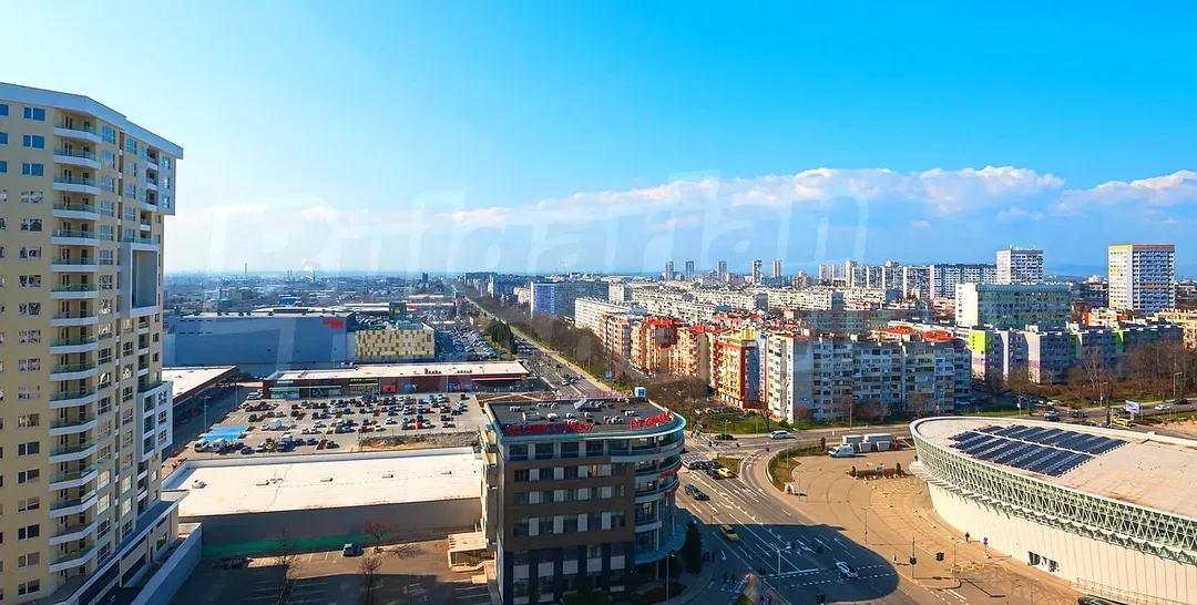 Luxurious 1-Bedroom Apartment with Stunning Central Park Views – Burgas - Image 1