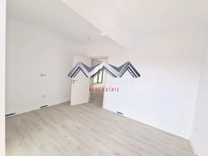 Spacious 3-Bedroom Apartment in Central Otopeni for Sale - Image 4