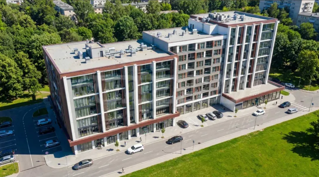 Spacious 2-Bedroom Apartment in New Plovdiv Complex - Image 2