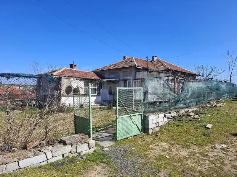 Spacious House with Garden, Well &amp; Building Near Elhovo - Image 5